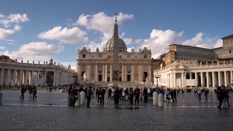 Wide-view-of-front-of-St.-Peter's-Basilica