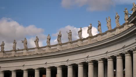 Nahaufnahme-Der-Säulen-Und-Statuen-Des-Hl