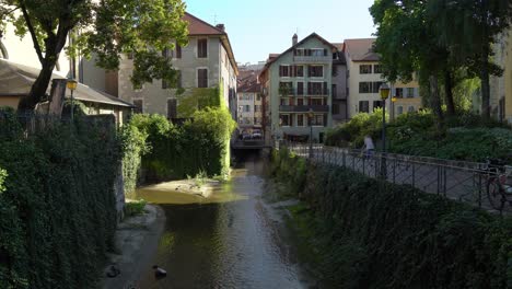 Ein-Symbolträchtiger-Fluss-Von-Annecy---Thiou