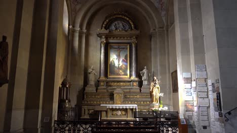 La-Luz-Del-Sol-Entra-En-El-Interior-De-La-Iglesia-De-Notre-Dame-de-liesse-En-Annecy.