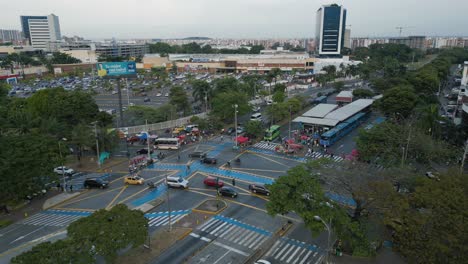 Aerial-Ascending-View-of-Busy-Intersection-Cali,-Colombia