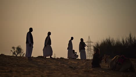 Am-25.-Januar-2024-Ein-Einblick-In-Das-Leben-Der-Beduinen-In-Einem-Arabischen-Dorf-In-Der-Arabischen-Wüste-–-Ein-Konzept,-Das-Die-Arabische-Geschichte-Widerspiegelt,-Ein-Leben-In-Verbindung-Mit-Kamelen