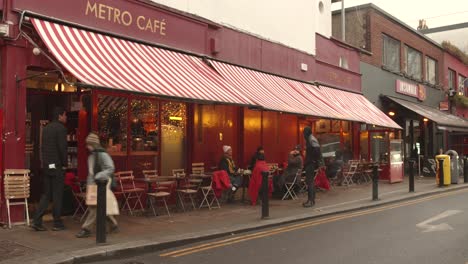 El-Café-Del-Metro-En-Dublín,-Irlanda_4k