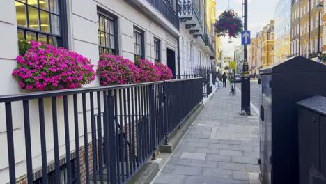 Ein-Spaziergang-Auf-Der-Welbeck-Street-In-London