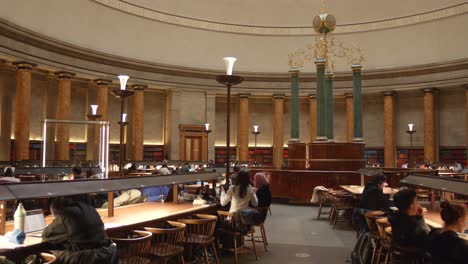 El-Interior-De-La-Sala-De-Lectura-Estudiantil-Wolfson-En-La-Biblioteca-Central-De-Manchester.