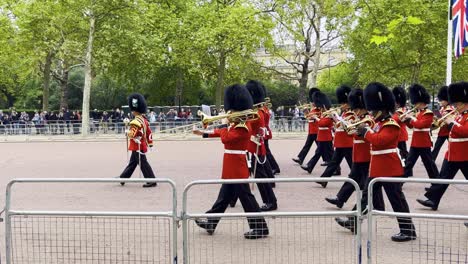 The-British-royal-guard-parades-on-bird-cage-walk-after-Queen-Elizabeth's-funeral