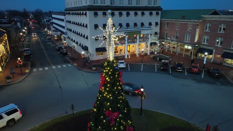 Árbol-De-Navidad-Y-Adornos-En-El-Centro-De-Gettysburg,-Pensilvania.