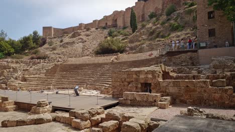 Teatro-Romano-Y-Fortaleza-árabe-De-La-Alcazaba-En-Málaga,-Andalucía,-España.