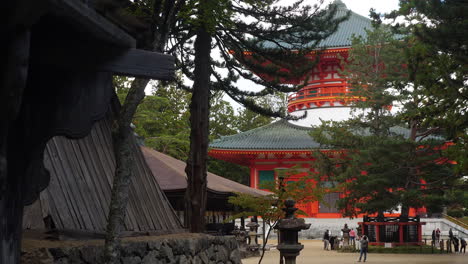 Blick-Auf-Den-Kongobu-Ji-Danjo-Garan-In-Koyasan,-Japan