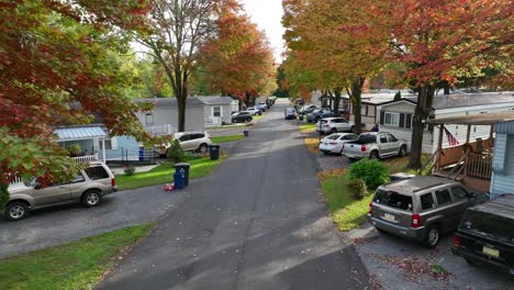 Parque-De-Casas-Rodantes-En-El-Suburbio-De-EE.UU.-Durante-El-Otoño