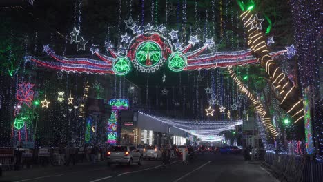 Las-Calles-De-Calcuta-Se-Adornan-Con-Luz-Y-Vergüenza-En-Navidad.