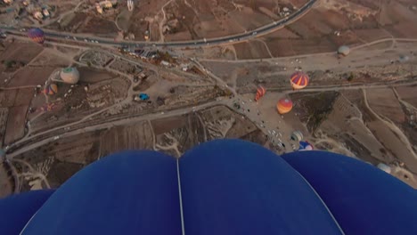 Paseo-En-Globo-Aerostático-Sobre-La-Capadocia-De-Turquía-Al-Atardecer