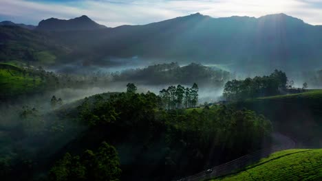 La-Vista-Aérea-De-Drones-Avanza-A-Través-De-Muchos-Caminos-Sinuosos-Y-Se-Ven-Muchas-Colinas-Y-Montañas-Y-Grandes-árboles-Alrededor.