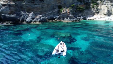 Overcrowded-turism-spot-in-Orosei-Sardinia,-Italia