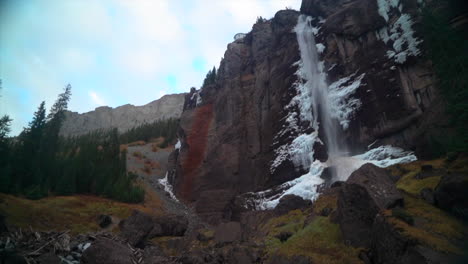 Telluride-Colorado-Sonnenuntergang-Bach-Brautschleier-Fällt-Gefrorenes-Eis-Wasserfall-Herbst-Herbst-Kühl-Schattig-Felsige-Berge-Silverton-Ouray-Millon-Dollar-Highway-Nachmittag-Historische-Stadt-Landschaft-Langsam-Nach-Oben-Schwenken