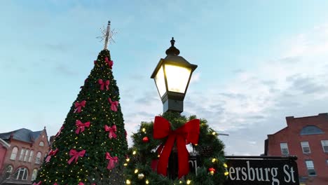 Cerrar-Toma-De-Establecimiento-De-Una-Corona-De-Navidad