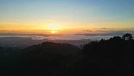 Puesta-De-Sol-Sobre-Las-Ciudades-De-Oakland-Y-San-Francisco-Desde-El-Mirador-De-Grizzly-Peak,-Berkeley,-California,-EE.UU.