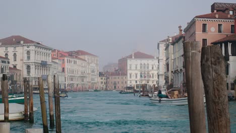 Tranquil-Grand-Canal-on-a-Venetian-Morning,-Italy