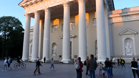 Establishing-tilt-down-Cathedral-Bascilica-of-St-Stanislaus-and-St-Ladislaus-historic-column-entrance-in-Vilnius