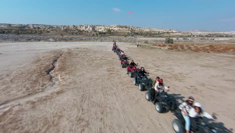 ATV-Fahrt-In-Kappadokien,-Türkei-–-FPV-Aus-Der-Luft