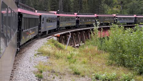 Skagway-White-Pass-Zug-Und-Yukon-Route,-Überquerung-Der-Brücke