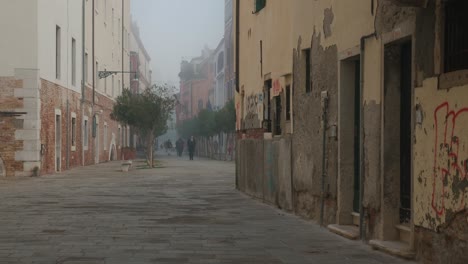 Callejón-Brumoso-De-Venecia-A-La-Luz-De-La-Mañana,-Italia