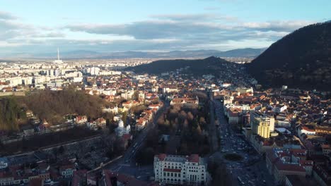 Wunderschöne-Stadt-Rom-Mit-Ihren-Flüssen-Und-Brücken-Zwischen-Den-Häusern,-Straßen-Und-Parks