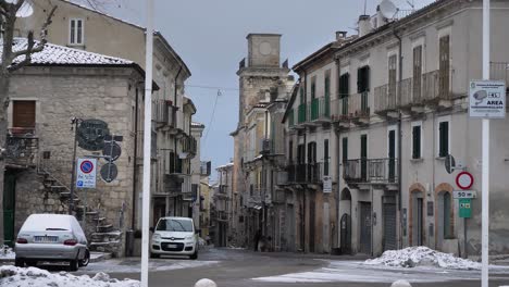 Blick-Auf-Die-Engen-Gassen-Von-Guardiagrele-Im-Winter,-Abruzzen,-Italien