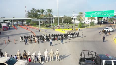 Drill-of-migration-between-the-Mexican-Border-Police-and-the-Border-Patrol-on-the-international-bridge