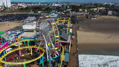 Luftaufnahme-Rund-Um-Das-Pacific-Wheel-Und-Weg-Vom-Santa-Monica-Pier