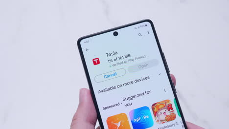 Downloading-and-installing-the-Tesla-application-using-a-smart-mobile-phone