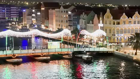 Luces-Navideñas-Parpadeantes-Brillan-Y-Brillan-Contra-El-Agua-En-Willemstad-Curacao