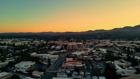 Paisaje-Urbano-De-Walnut-Creek-Durante-El-Amanecer-Temprano-En-La-Mañana,-Vista-Aérea