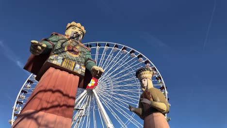 Calafati---Grosser-Chineser-Rotating-Statues-at-Prater,-Vienna,-Austria---December-17,-2023