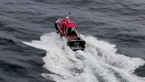 Mexican-police-boat-driving-away