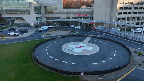 Helipuerto-Y-Señales-De-Emergencia-En-El-Hospital