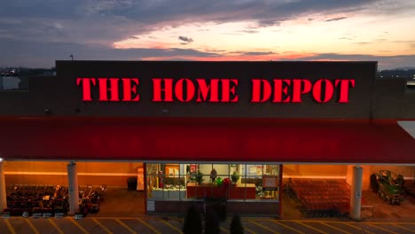 El-Letrero-LED-Naranja-De-The-Home-Depot-Por-La-Noche.