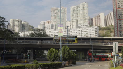 Video-of-buildings,-avenues-and-road-bridge