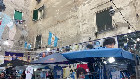 Tienda-De-Souvenirs-De-Maradona-En-El-Barrio-Español-De-Nápoles