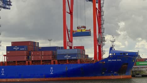 Side-profile-view-of-a-ship-getting-loaded-with-cargoes-at-a-commercial-port-of-Hamburg-in-Germany