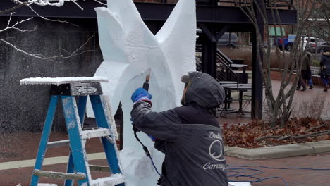 Ice-sculptor-crafting-ice-sculptures-in-slow-motion-detail