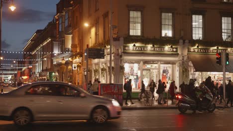 Escena-Nocturna-En-Las-Calles-Comerciales-De-Dublín,-Irlanda.