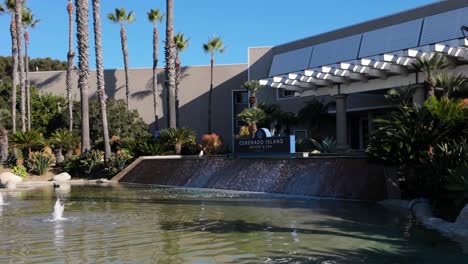 Coronado-Island-Resort-and-Spa-by-Marriott---fountain,-signage,-entrance,-establishing-shot,-location,-daytime,-push-in