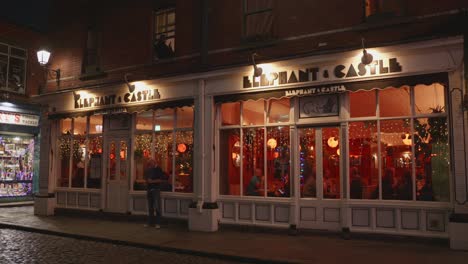 Evening-view-of-the-Elephant-and-Castle-pub-restaurant-in-Dublin,-Ireland-with-warm-interior-lighting-and-patrons-visible