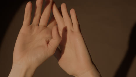 Person-moving-hands