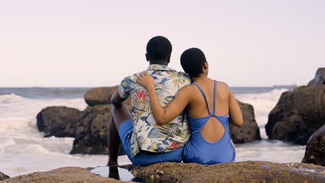 Lovely-couple-at-the-beach