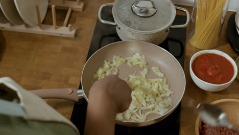 Gente-Preparando-La-Cena