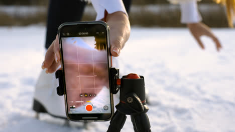 Mujer-Filmando-Un-Video-Para-Redes-Sociales