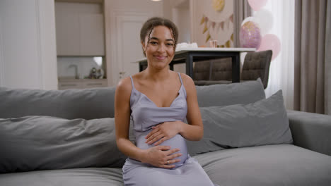 Pregnant-woman-looking-at-camera