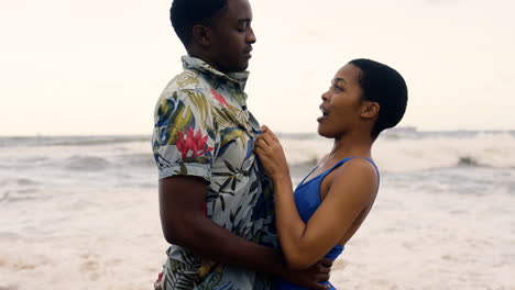 Happy-couple-kissing-at-the-beach